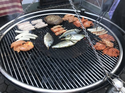 Der Grill beim Grillabend im Landidyll Zum alten Schloss